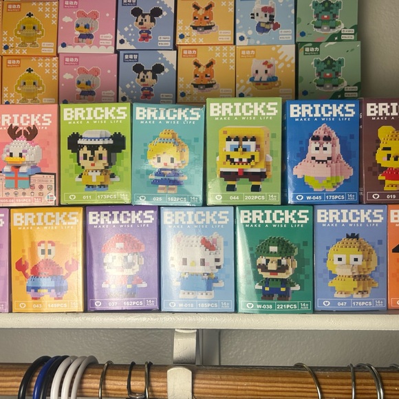 Bricks Cartoon Charachters - Picture 3 of 6